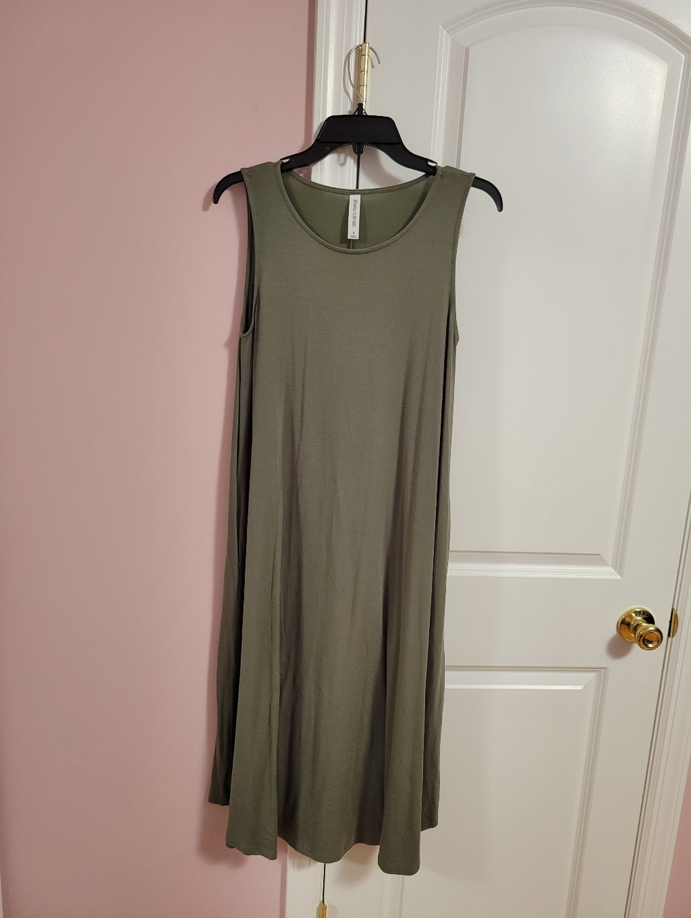 Womens Zenana Outfitters Green Sleeveless Swing Dress with Pockets -S- Casual